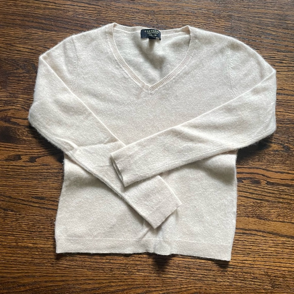 100% cashmere v-neck sweater top